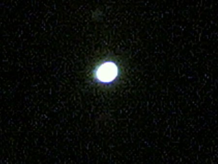 Photo de la Lune prise avec le zoom numérique.